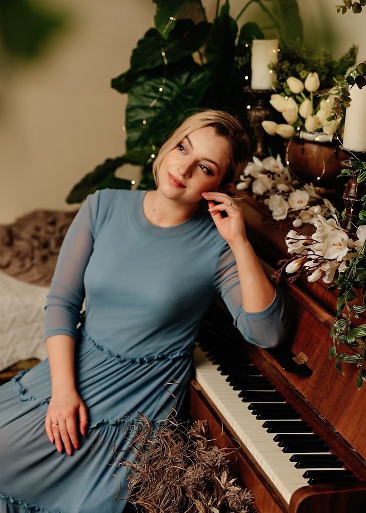 Sabina Damaschin performing live music among flowers and candlelight